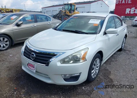 2014 Nissan Altima 2.5/2.5 S/2.5 Sl/2.5 Sv z USA, uszkodzony, nr VIN 1N4AL3AP5EC288165